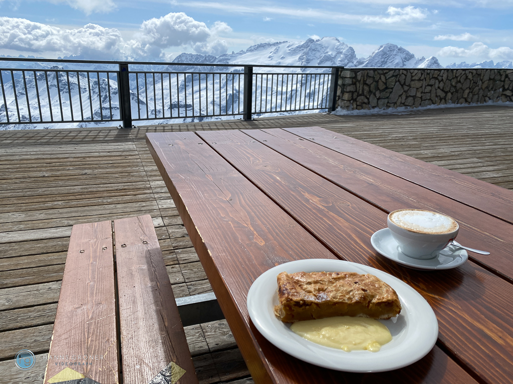 Skifahren in den Dolomiten im April 2022 - Sass Pordoi (Foto: Hanns Gröner)
